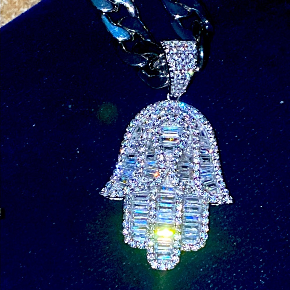 .925 STERLING SILVER HANDS OF GOD NECKCHAIN BOX !!